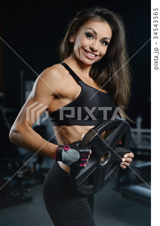Sexy athletic young girl working out in gym 34543565