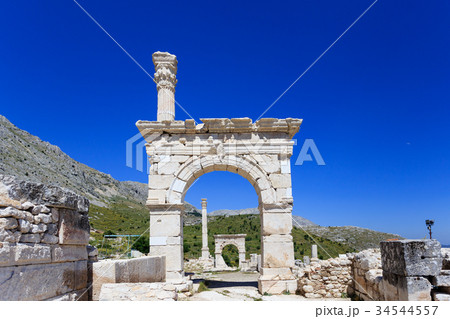 Marble arch and column at ancient city Sagalassos Marble arch and column at ancient city Sagalassos 34544557