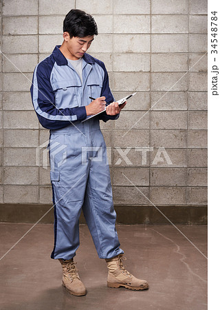 エンジニア 作業服 若い男 34548784