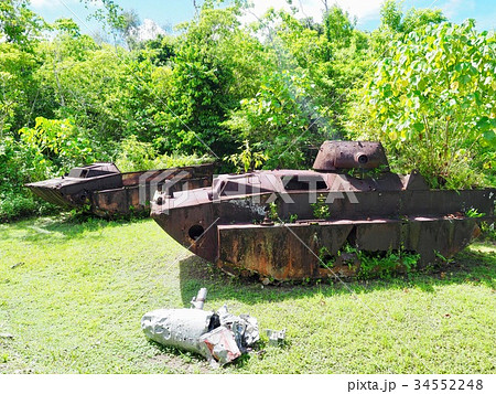 第二次大戦激戦地パラオペリリュー島に残る旧日本軍水陸両用車1の写真素材