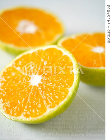 極早生みかん　カットイメージ　（アップ） 34554063