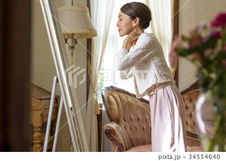 ミドル女性 - ドレスアップ 34554640