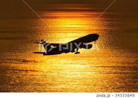 松山空港 夕陽の中の離陸 その1 松山空港 夕陽の中の離陸 その1 34555649