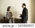 会話をする60代シニア世代 34560955