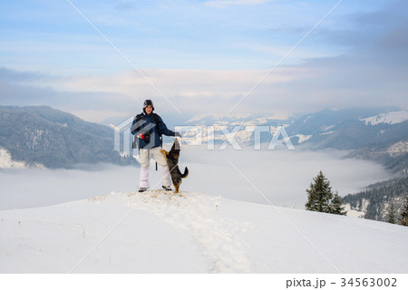 tourist winter in the mountains tourist winter in the mountains 34563002
