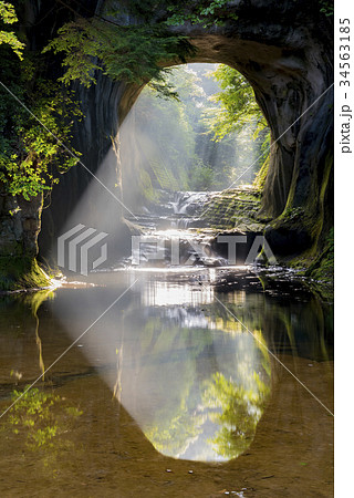 千葉県君津市　濃溝の滝　朝の光芒　ハート型 34563185