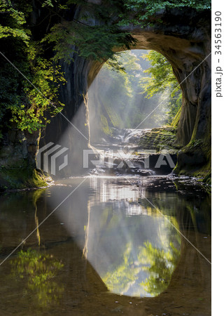 千葉県君津市　濃溝の滝　朝の光芒　ハート型 34563190