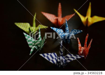 折鶴 折り紙 クラフト 折る 文化 日本 クールジャパン 美しい 和 工芸 遊びの写真素材