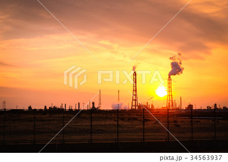 工業地帯・夕景 34563937