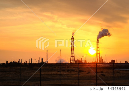 工業地帯・夕景 工業地帯・夕景 34563941