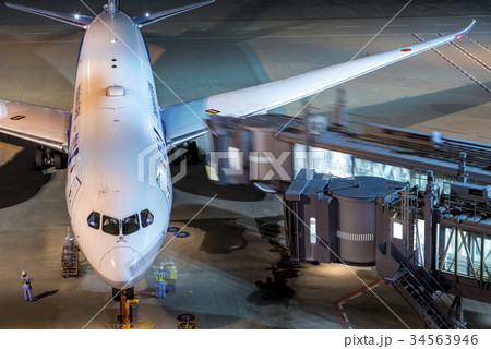 夜の羽田空港 34563946