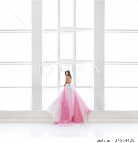Beautiful young woman Beautiful young woman 34564426
