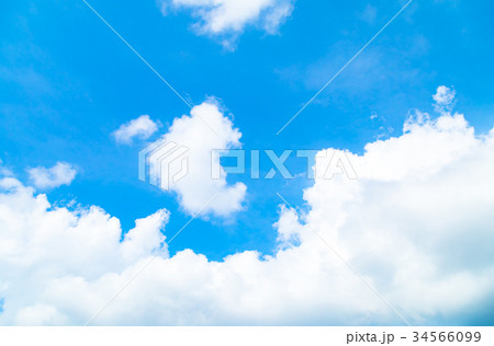 積乱雲　晩夏の空　秋の空　雲　コピースペース　広いコピースペース　汎用的な空のタグ 34566099
