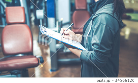 ジムトレーニング 34566120