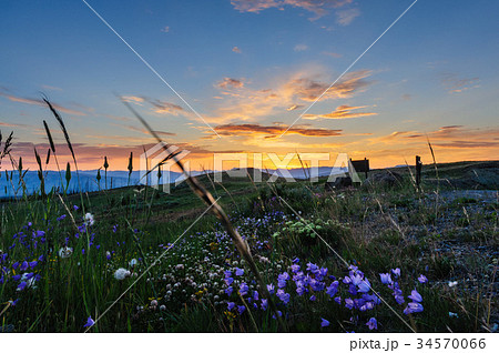 Eary morning Sunrise over Yellowstone Eary morning Sunrise over Yellowstone 34570066