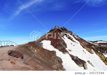 日本一番高い山 富士山剣ヶ峰 3776メートルの写真素材