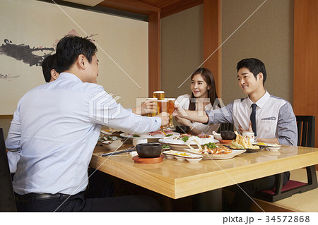 乾杯 ビール 新入社員 34572868