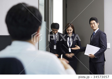ビジネスマン ビジネスウーマン 新入社員 34573057