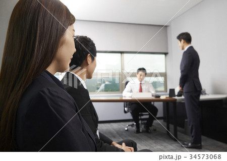 ビジネスマン オフィス 新入社員 34573068