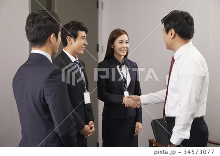 ビジネス ビジネスマン ビジネスウーマン 34573077