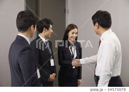 ビジネスマン ビジネスウーマン 新入社員 34573079