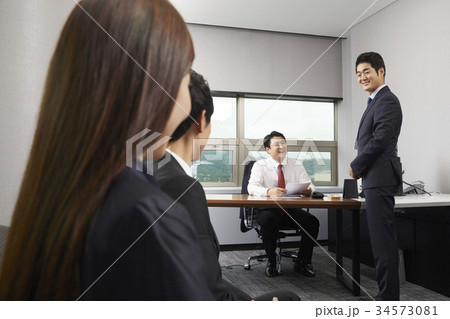 ビジネスマン 新入社員 中域 34573081