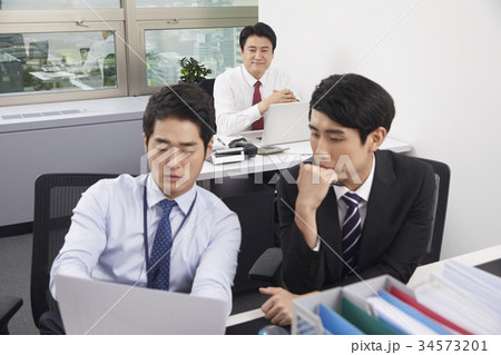 会話 対話 ビジネスマン 34573201