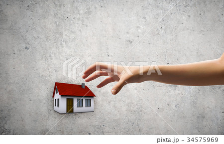 Hand picking home 34575969