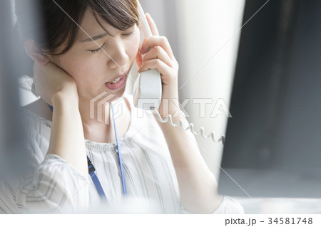 女性 ビジネス デスクワーク 女性 ビジネス デスクワーク 34581748