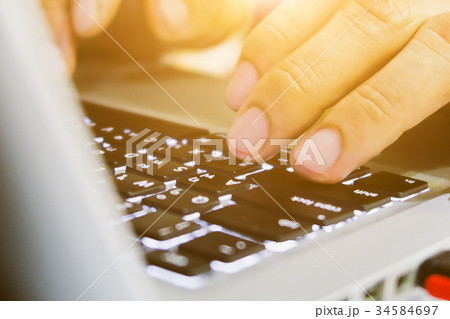 Searching Internet 34584697