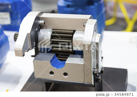 a piston pump for heavy duty equipment 34584971