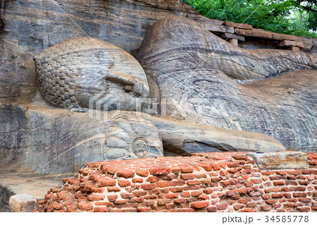 The reclining image of Buddha in Gal Vihara 34585778
