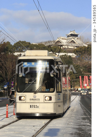 残雪残る熊本市電9700形と熊本城 残雪残る熊本市電9700形と熊本城 34589565