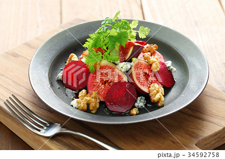 イチジクとビーツのサラダ 34592758