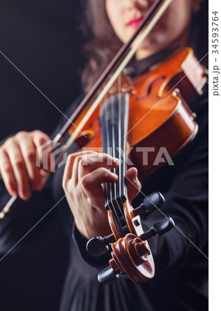 Violinist 34593764