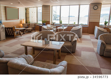 小豆島　エンジェルロードの見えるホテルのロビー 34596773