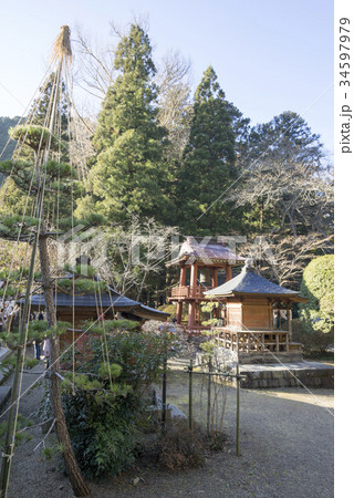 柳津虚空蔵尊:日本三大虚空蔵尊の一つに数えられる静寂な山中に佇む堂.木製で東北一の大鳥居 柳津虚空蔵尊:日本三大虚空蔵尊の一つに数えられる静寂な山中に佇む堂.木製で東北一の大鳥居 34597979