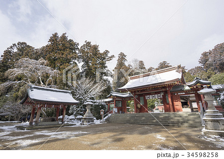 塩竈さまの名で親しまれる「鹽竈神社」眺望のよい松島湾に面した塩釜神社の雪景色志波彦神社 塩竈さまの名で親しまれる「鹽竈神社」眺望のよい松島湾に面した塩釜神社の雪景色志波彦神社 34598258