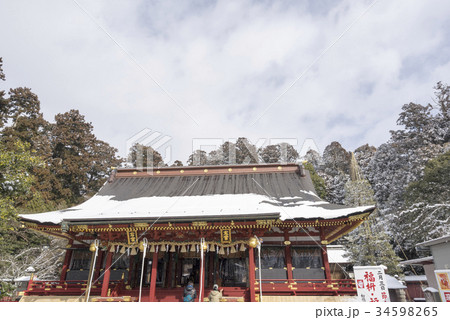 塩竈さまの名で親しまれる「鹽竈神社」眺望のよい松島湾に面した塩釜神社の雪景色 塩竈さまの名で親しまれる「鹽竈神社」眺望のよい松島湾に面した塩釜神社の雪景色 34598265