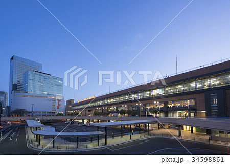 東北地方最大のターミナル駅JR仙台駅西口.東北の駅百選に選定 東北地方最大のターミナル駅JR仙台駅西口.東北の駅百選に選定 34598861