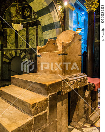 神聖ローマ帝国　カール大帝の玉座 34602103