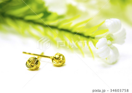 Gold pendant cameo earring jewelry with flowers Gold pendant cameo earring jewelry with flowers 34603758