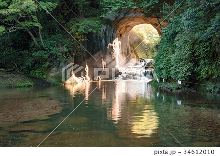 農溝の滝(亀岩の洞窟)　ハートの光芒 34612010