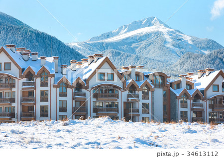 Houses and snow mountains in Bansko, Bulgaria 34613112