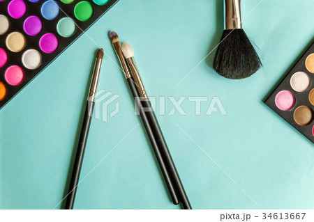 make-up palette and brushes make-up palette and brushes 34613667