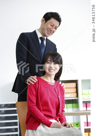 ビジネス ビジネスマン セクハラ ビジネス ビジネスマン セクハラ 34613756