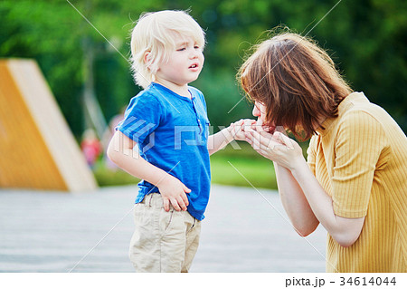 Mother comforting her son  34614044