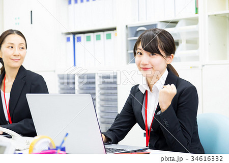 女性社員 OL 新人教育 ビジネスマン サラリーマン パソコン オフィスイメージ ビジネスイメージ 女性社員 OL 新人教育 ビジネスマン サラリーマン パソコン オフィスイメージ ビジネスイメージ 34616332