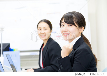 女性社員 OL 新人教育 ビジネスマン サラリーマン パソコン オフィスイメージ ビジネスイメージ 女性社員 OL 新人教育 ビジネスマン サラリーマン パソコン オフィスイメージ ビジネスイメージ 34616353