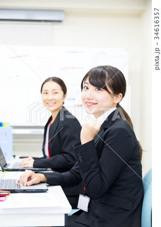 女性社員 OL 新人教育 ビジネスマン サラリーマン パソコン オフィスイメージ ビジネスイメージ 女性社員 OL 新人教育 ビジネスマン サラリーマン パソコン オフィスイメージ ビジネスイメージ 34616357